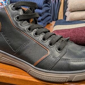 Man Leather shoes, new in the box